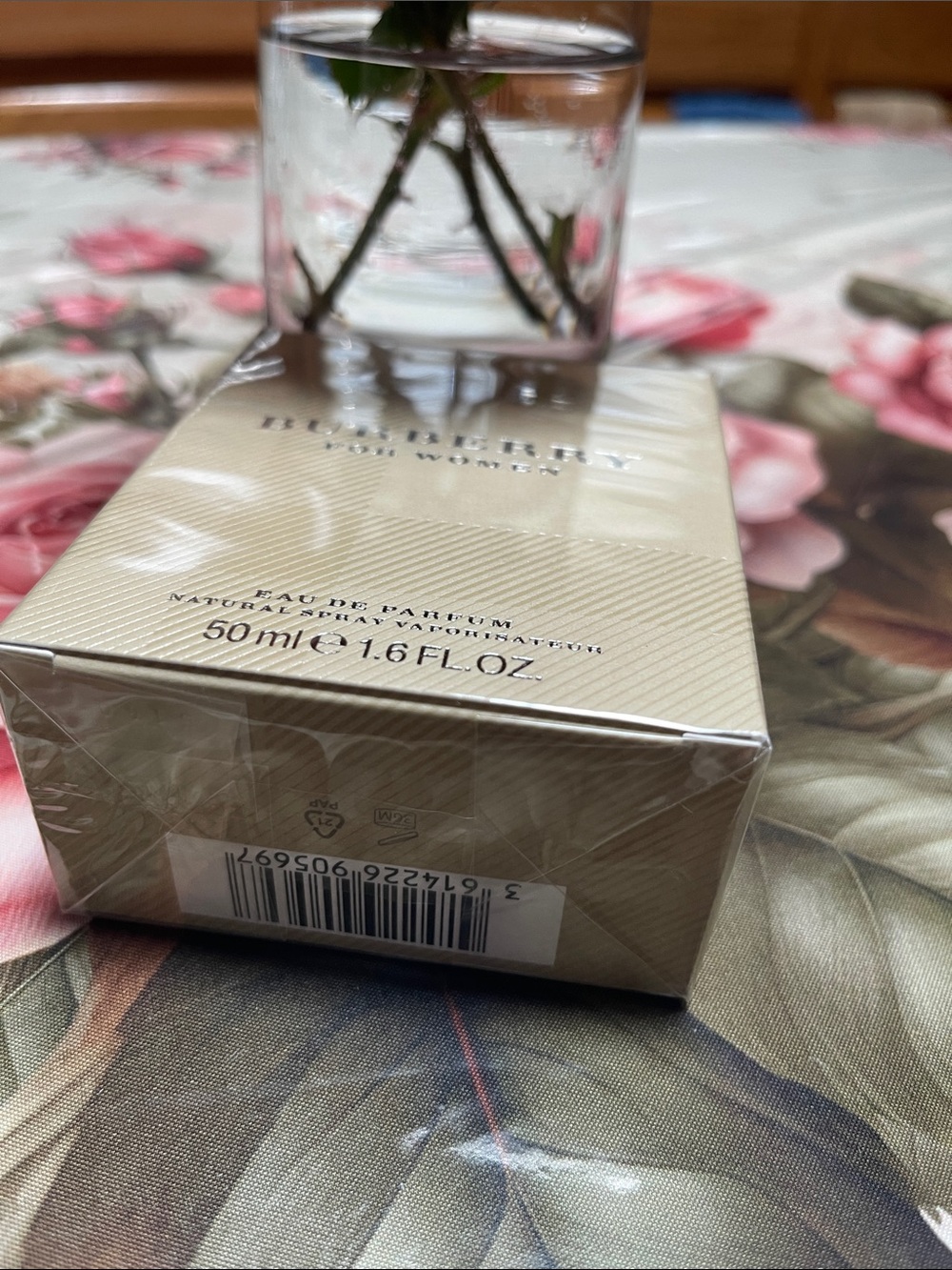 Burberry Women Eau de Parfum - Golden Yellow Bottle - Picture 3 of 6